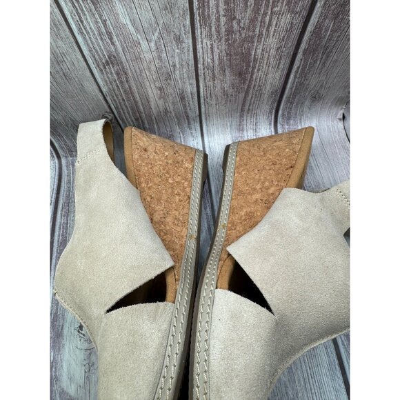 Clarks Collection Women's Beige Suede Ankle Strap Open Toe Wedge Sandal 11M M - Picture 9 of 10